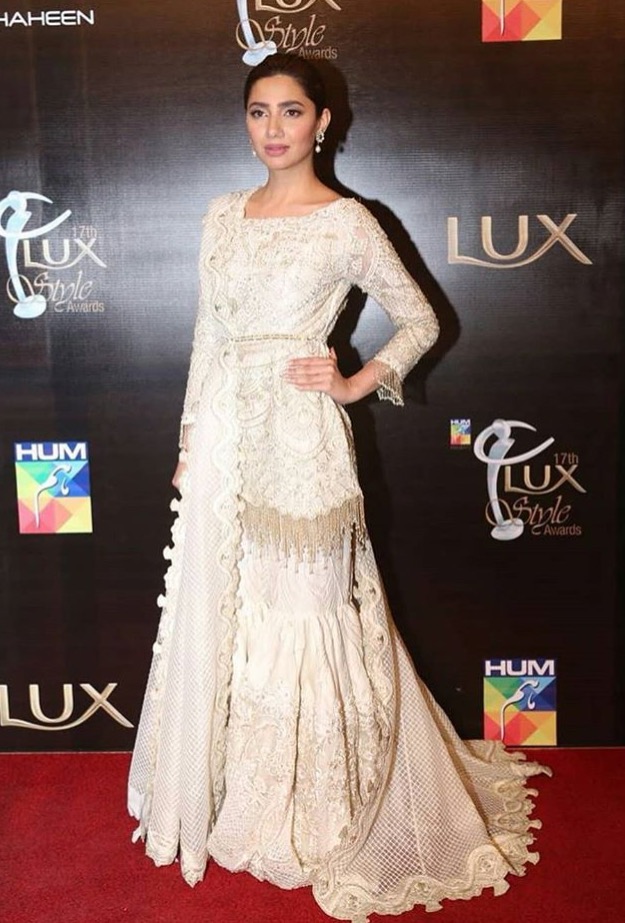 Who wore the better red carpet gown at the Lux Style Awards 2018? - Culture  - Images